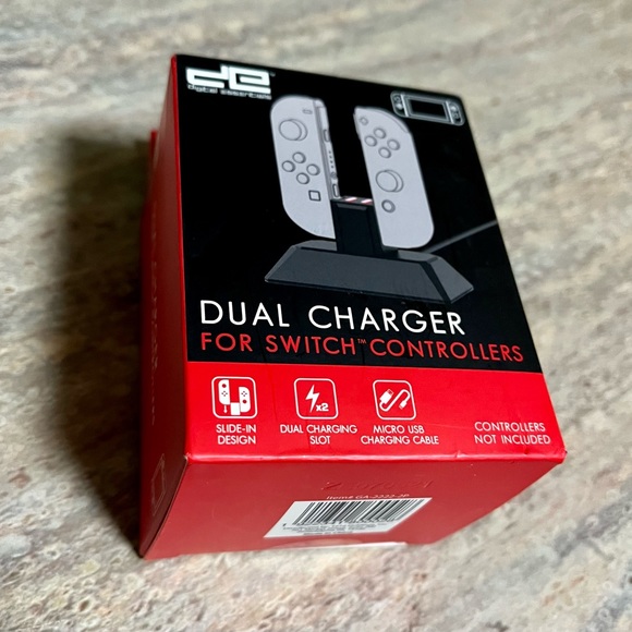 NIB Dual charger for Switch controllers - Picture 8 of 14